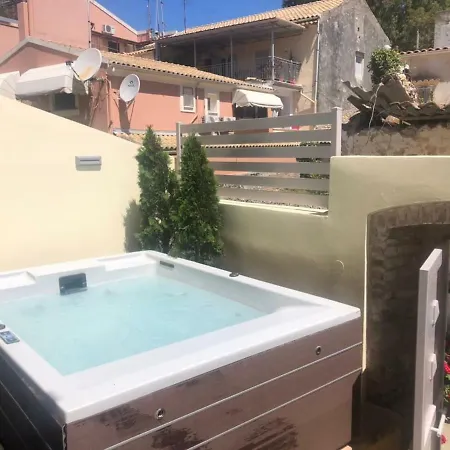 Holiday home Anemomilos Jacuzzi