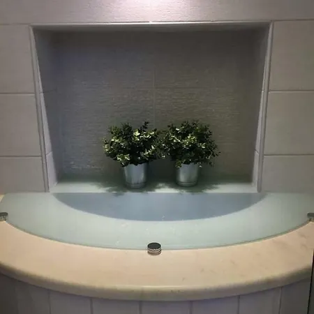 Anemomilos Jacuzzi