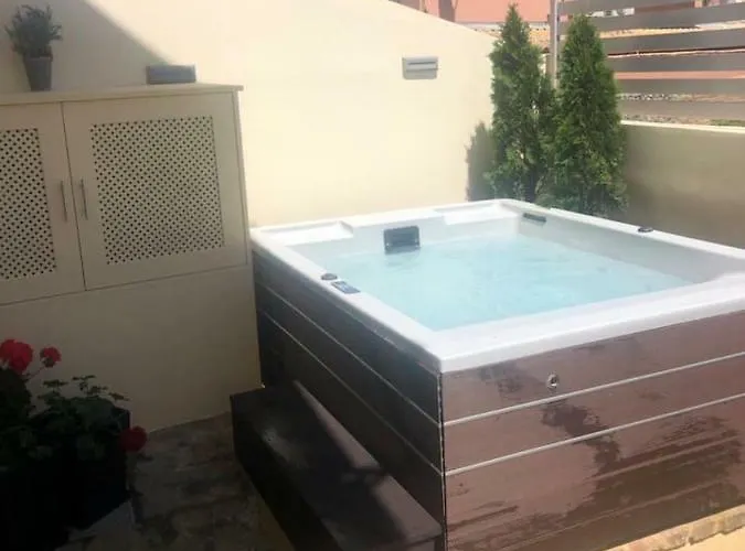 Anemomilos Jacuzzi * Corfu (city)